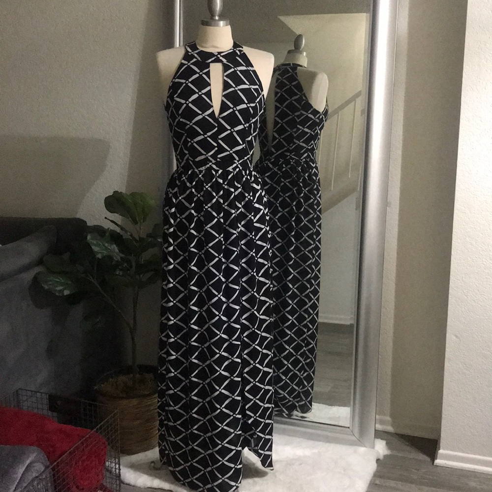 Keyhole grant and back maxi dress